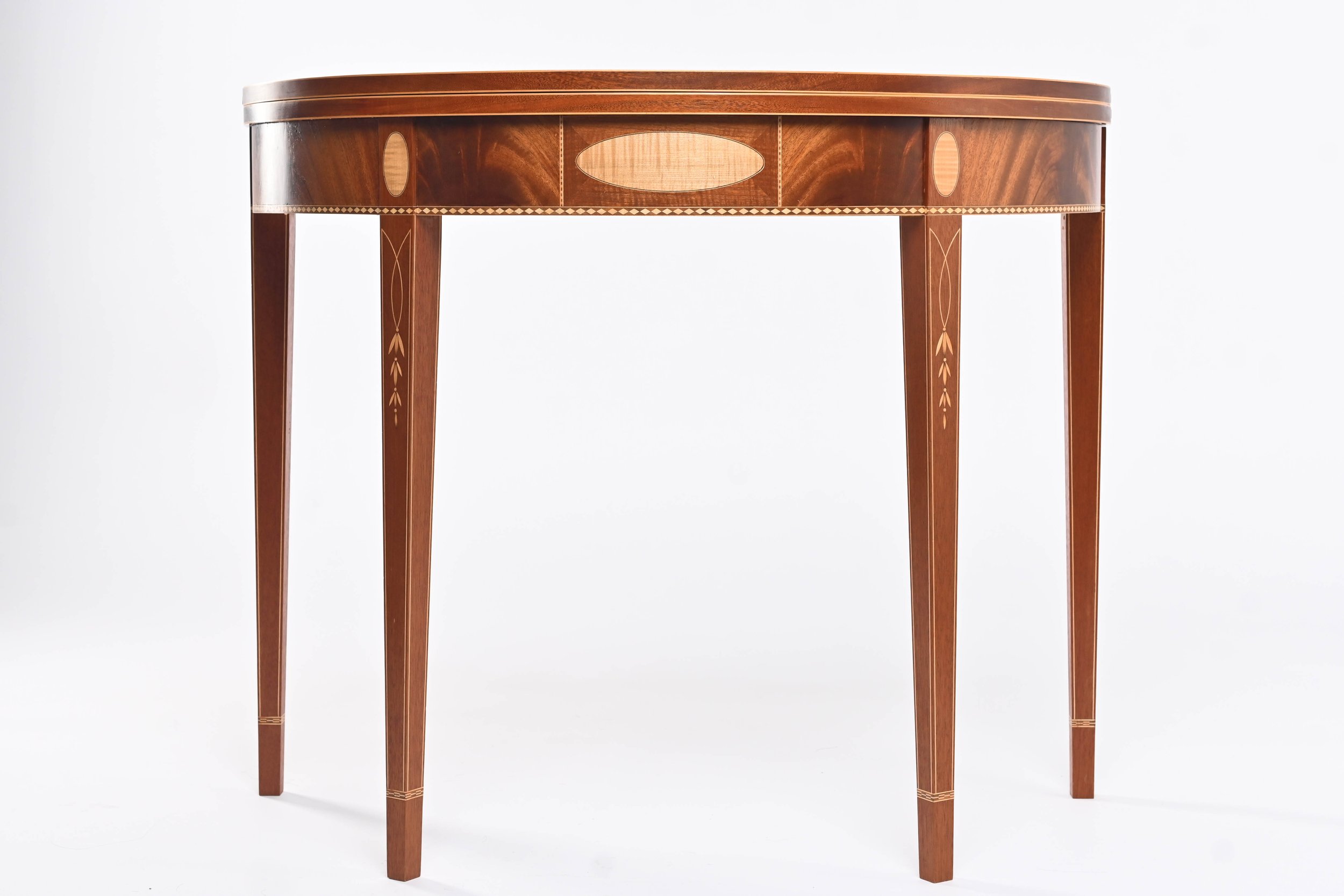 Demilune table 2024